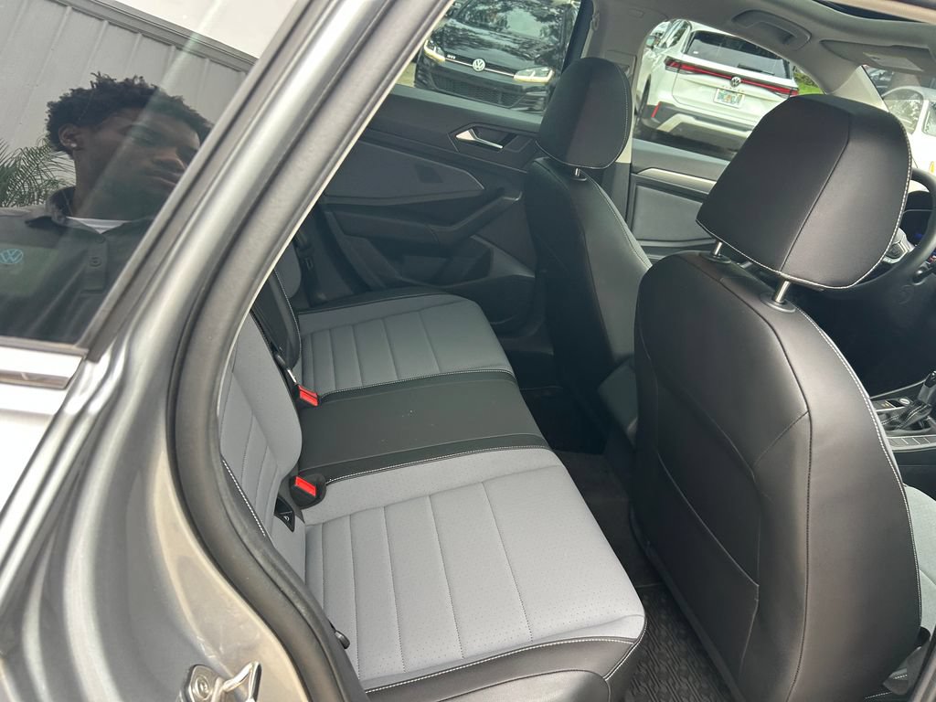 Certified 2025 Volkswagen Jetta SE FWD image 35
