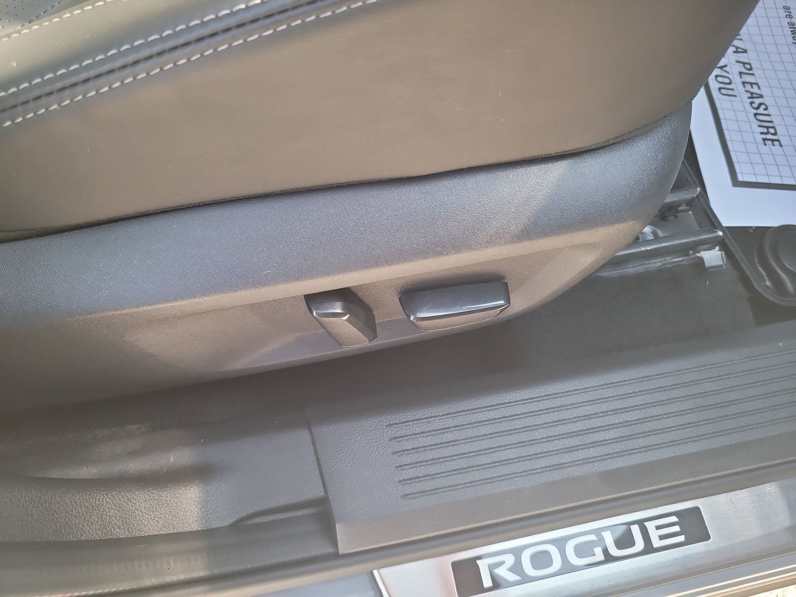 Used 2023 Nissan Rogue Platinum w/ Platinum Premium Package FWD image 30