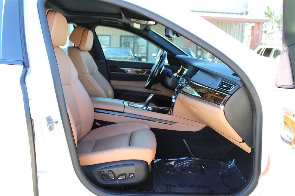 Used 2013 BMW 740Li image 16