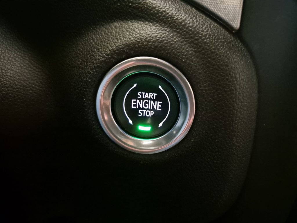 Used 2020 GMC Sierra 1500 SLT image 17