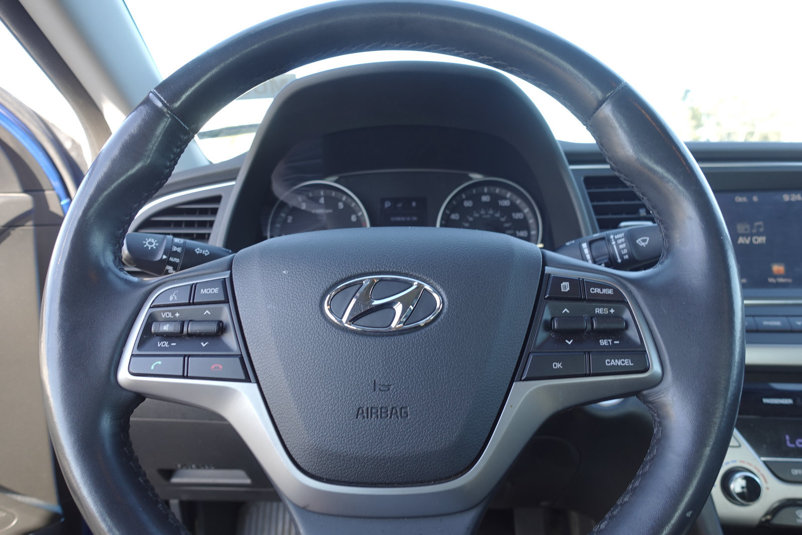 Used 2017 Hyundai Elantra Limited FWD image 17