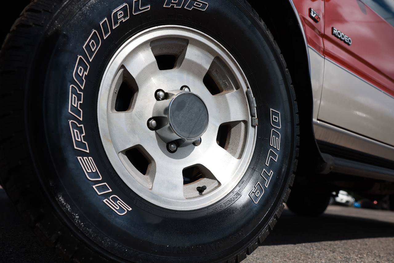 Used 1994 Isuzu Rodeo LS RWD image 31