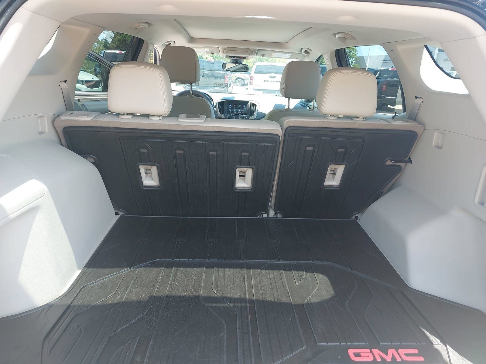 Used 2024 GMC Terrain Denali w/ Denali Premium Package AWD/4WD image 13