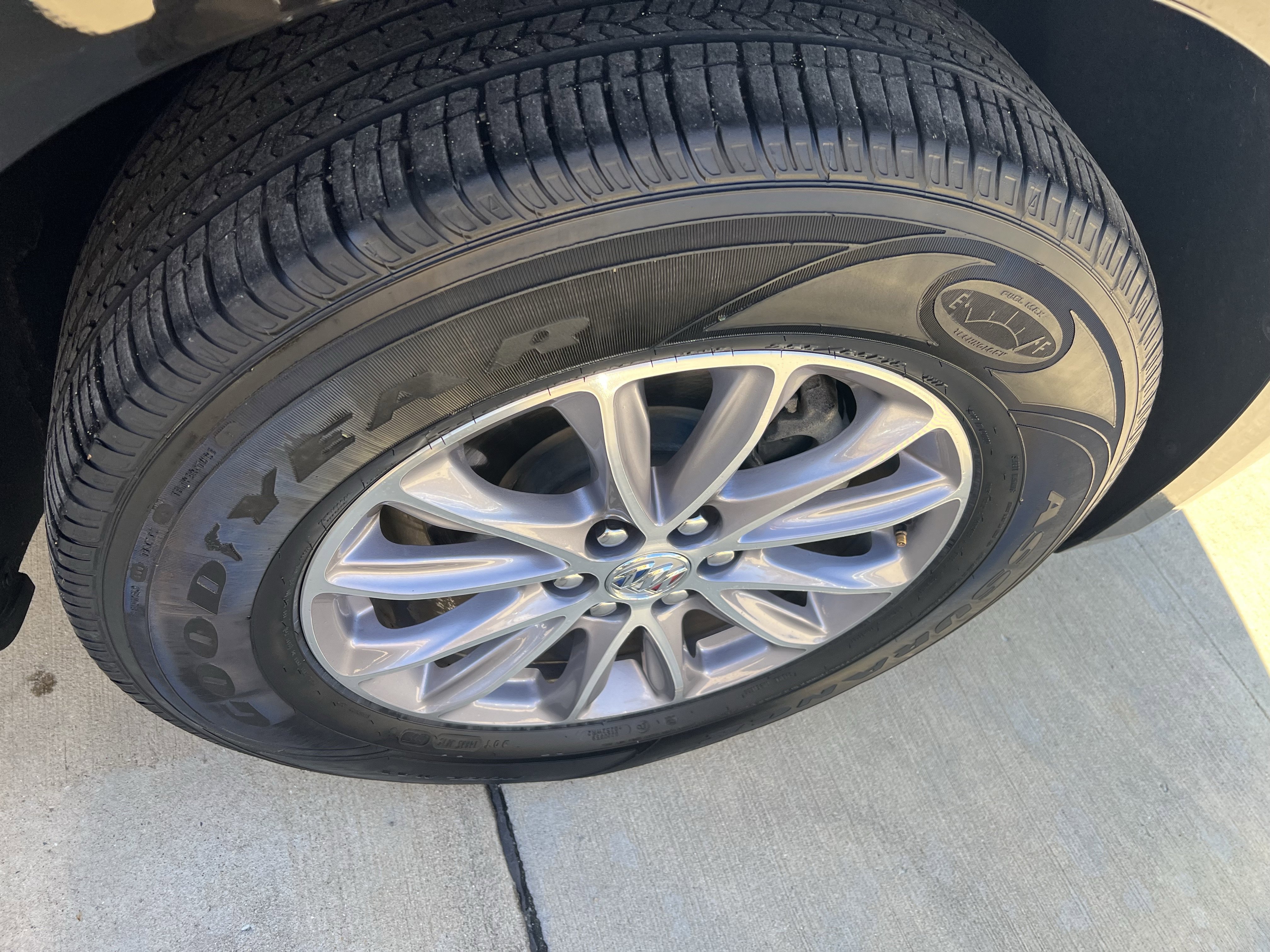 Used 2024 Buick Enclave Premium image 9