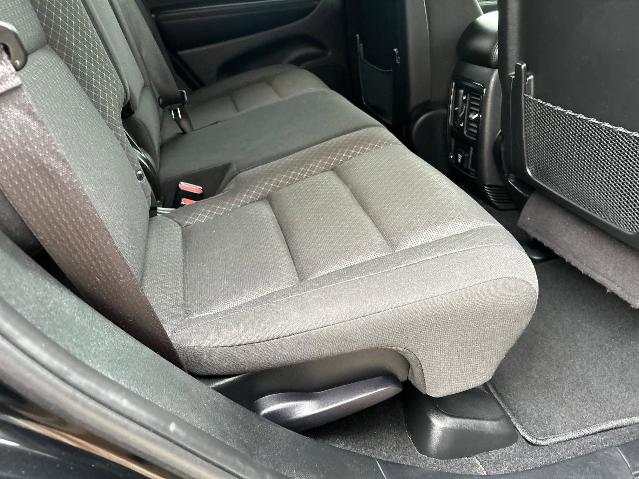 Used 2021 Jeep Grand Cherokee Laredo image 9