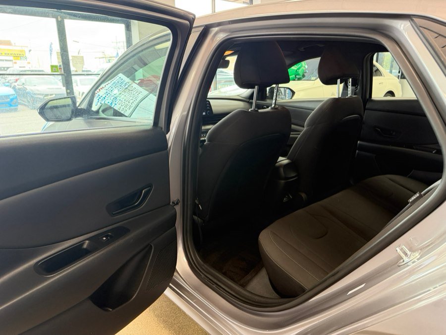 Used 2025 Hyundai Elantra Sport FWD image 45