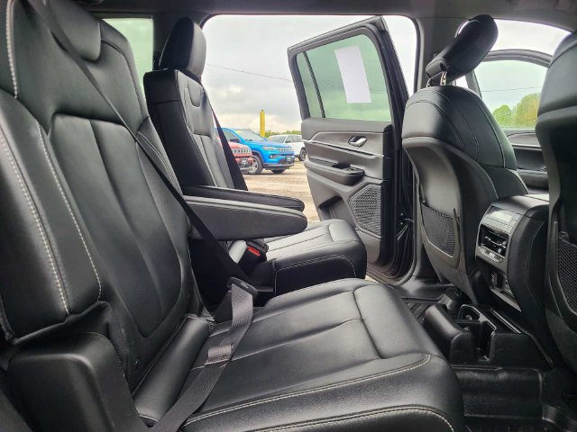 Used 2023 Jeep Grand Cherokee L Limited AWD/4WD image 18