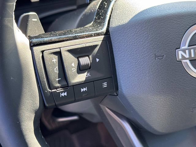 Used 2025 Nissan Rogue Platinum w/ Tech Package image 27