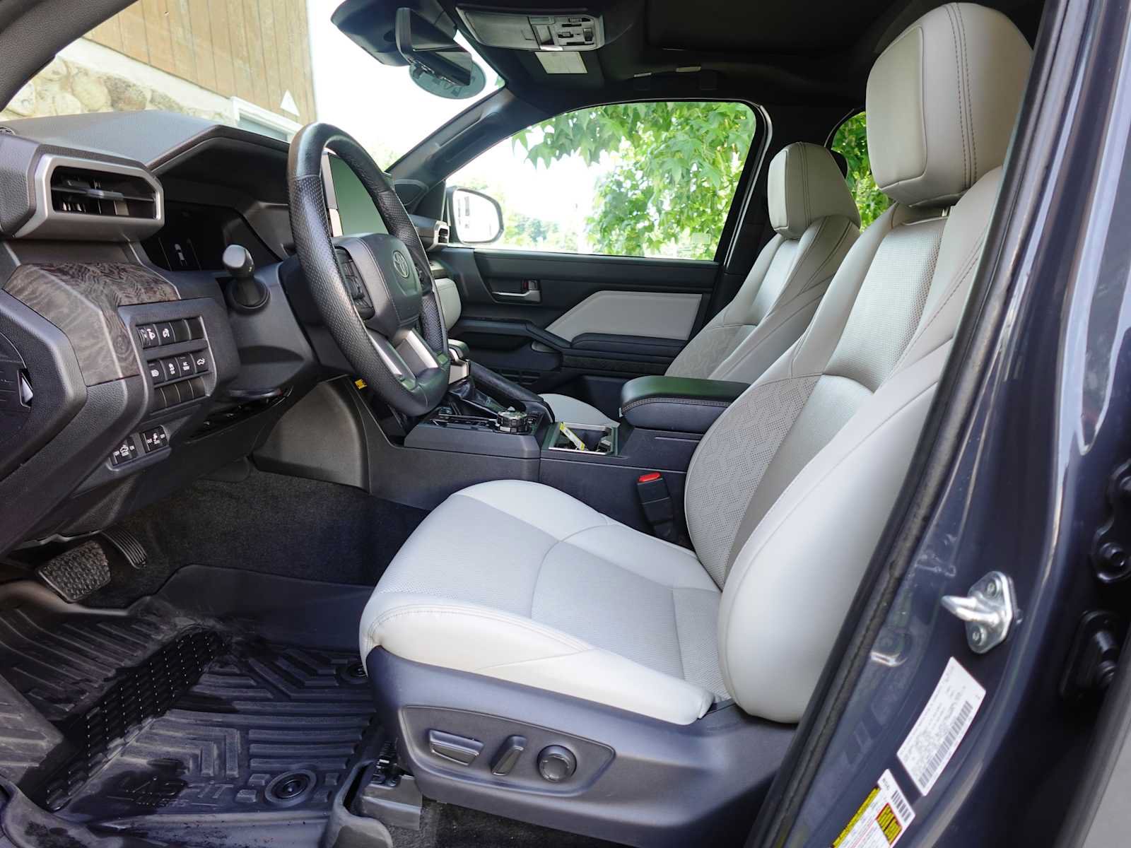 Used 2024 Toyota Tacoma Limited w/ Limited Package (LT) AWD/4WD image 12