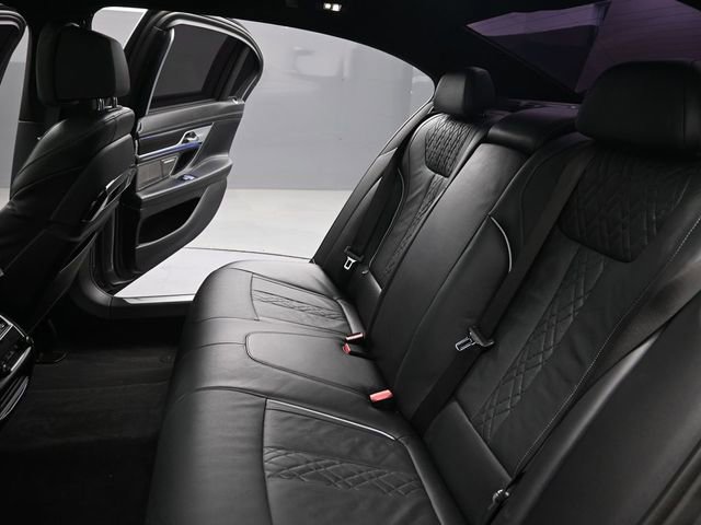 Used 2022 BMW 750i xDrive w/ Executive Package image 19