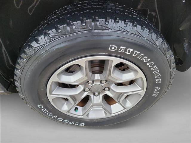 Used 2022 Jeep Cherokee Trailhawk AWD/4WD image 9