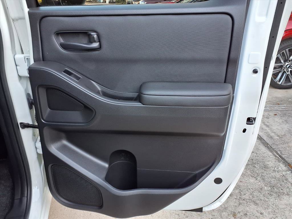 Used 2024 Nissan Frontier S w/ Tow Package image 11