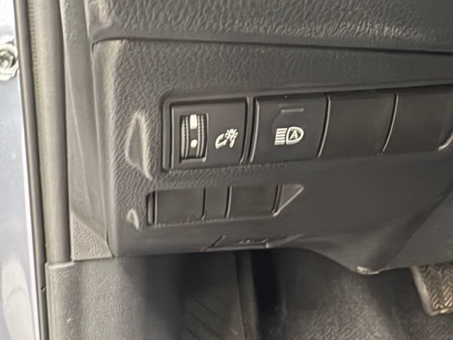 Used 2025 Toyota Corolla Cross XLE FWD image 13