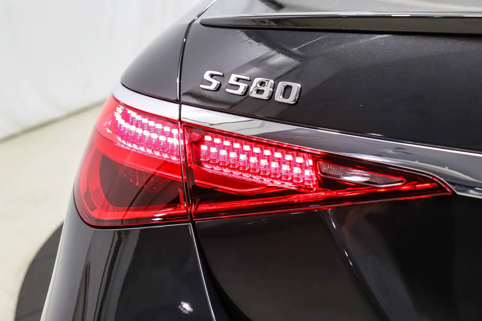 Used 2025 Mercedes-Benz S 580 4MATIC Sedan image 11
