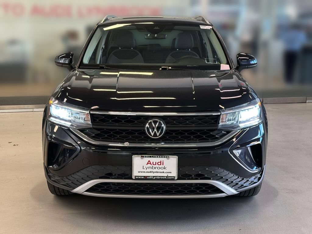 Used 2023 Volkswagen Taos SE w/ Black Wheel Package AWD/4WD image 3