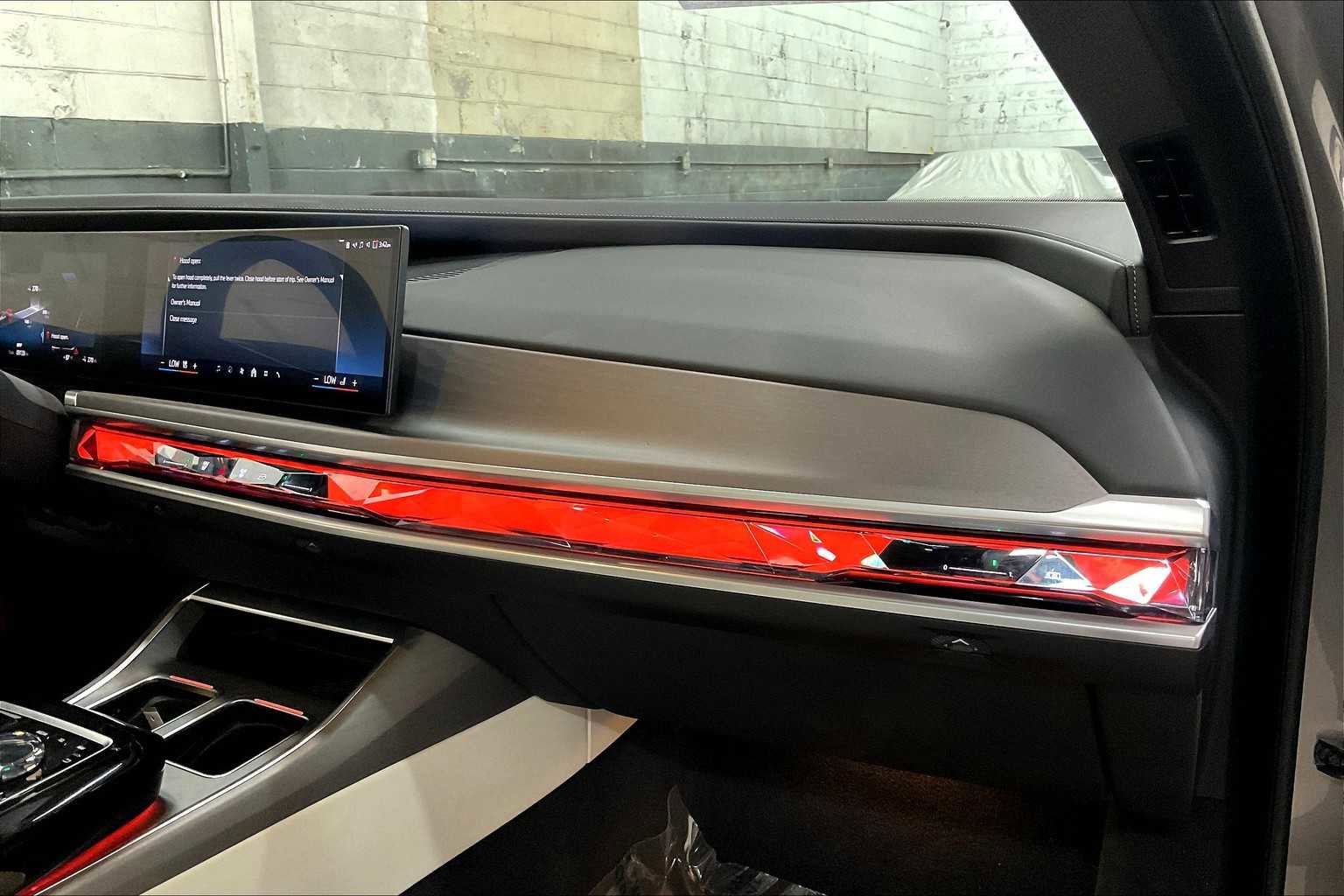 Used 2025 BMW i7 xDrive60 w/ Executive Package image 19