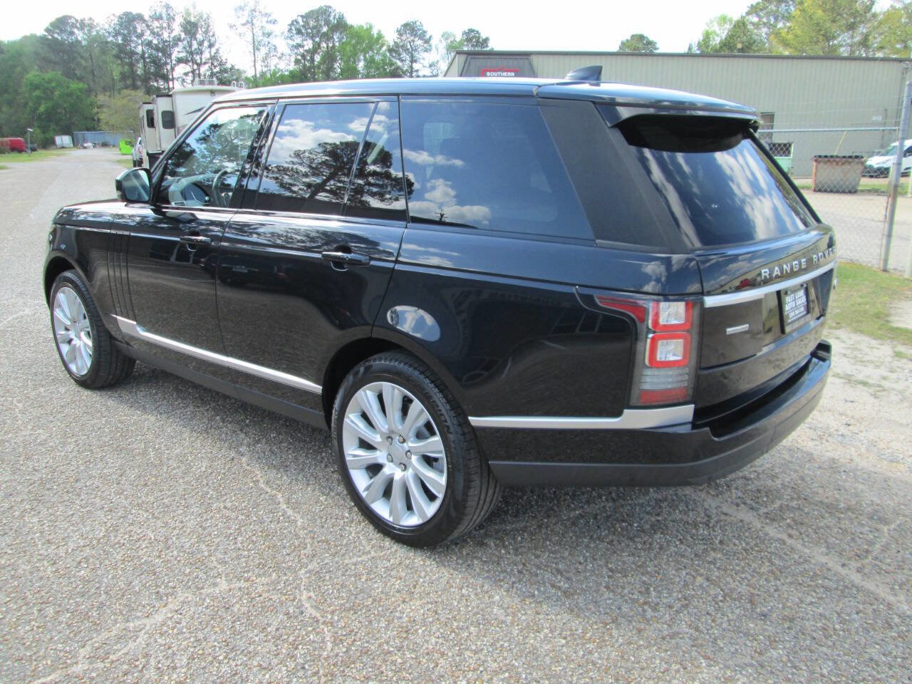 Used 2017 Land Rover Range Rover Supercharged image 34