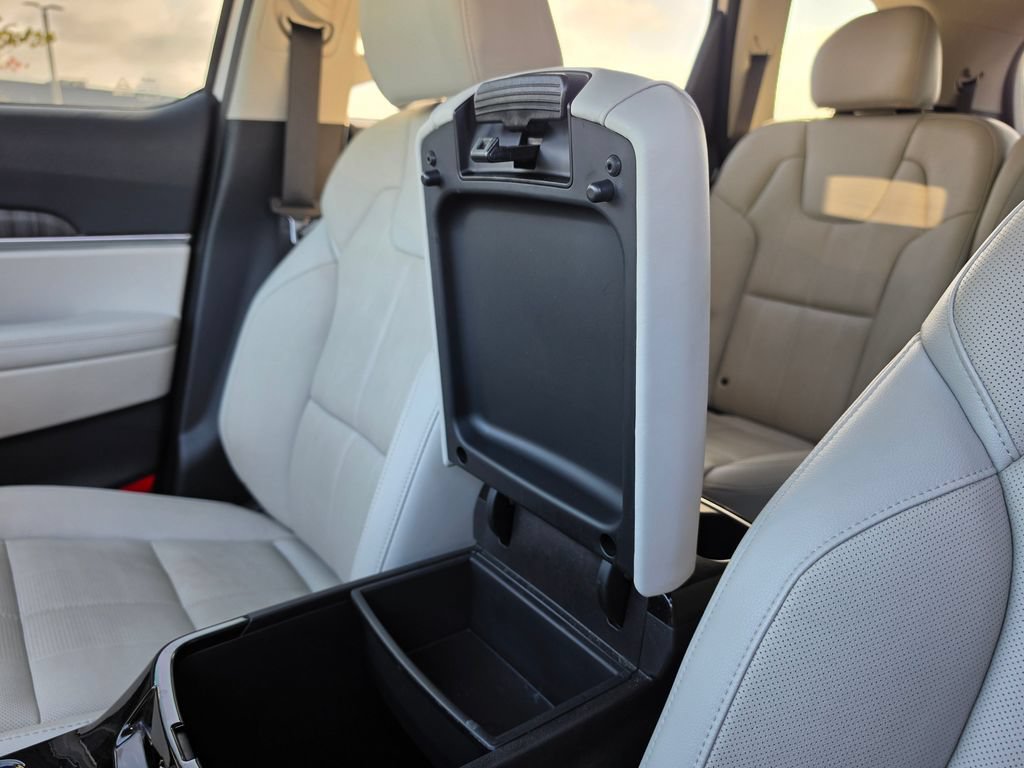 Used 2024 Kia Telluride EX w/ EX Captain's Chair Package FWD image 28