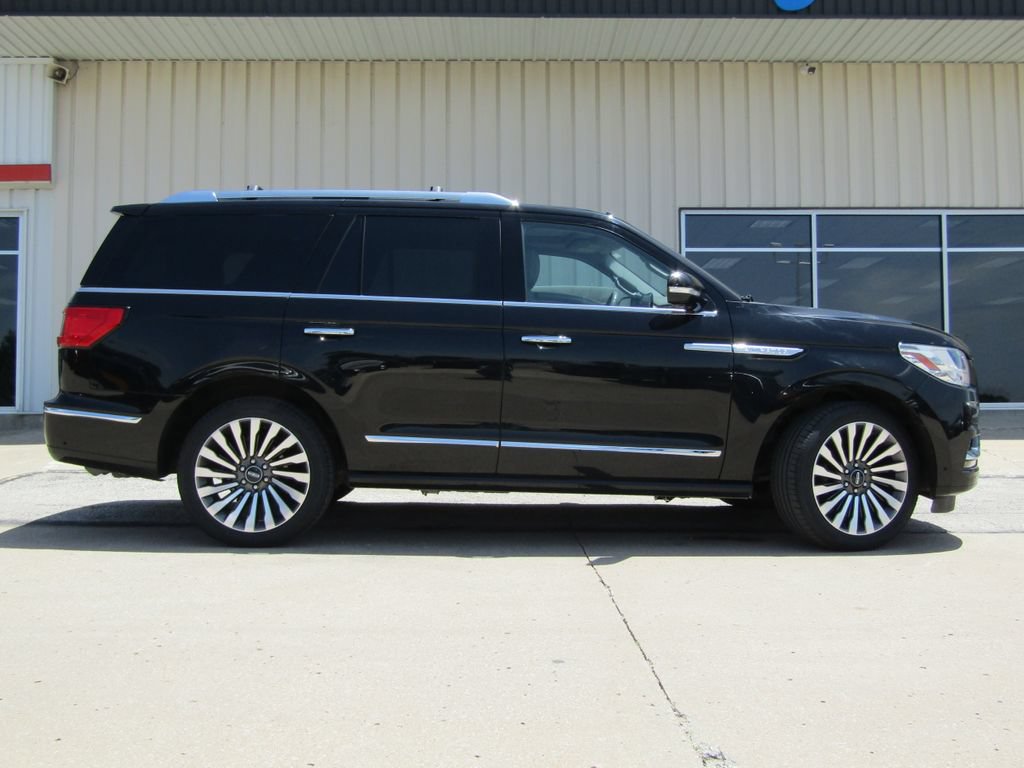 Used 2019 Lincoln Navigator Reserve w/ Cargo Package AWD/4WD image 2
