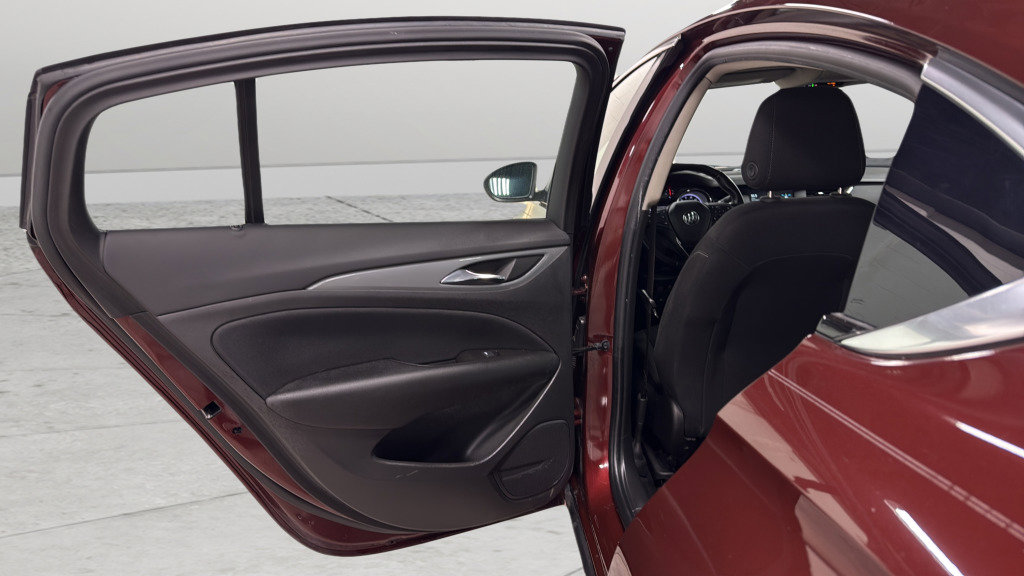 Used 2018 Buick Regal Preferred image 33