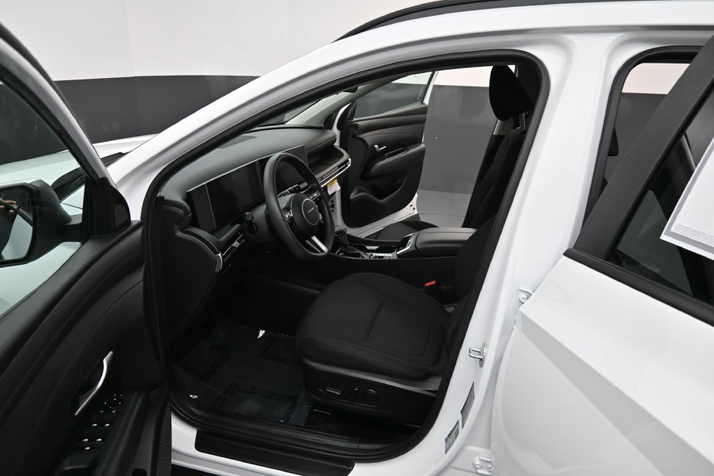 Certified 2025 Hyundai Tucson SEL FWD image 12