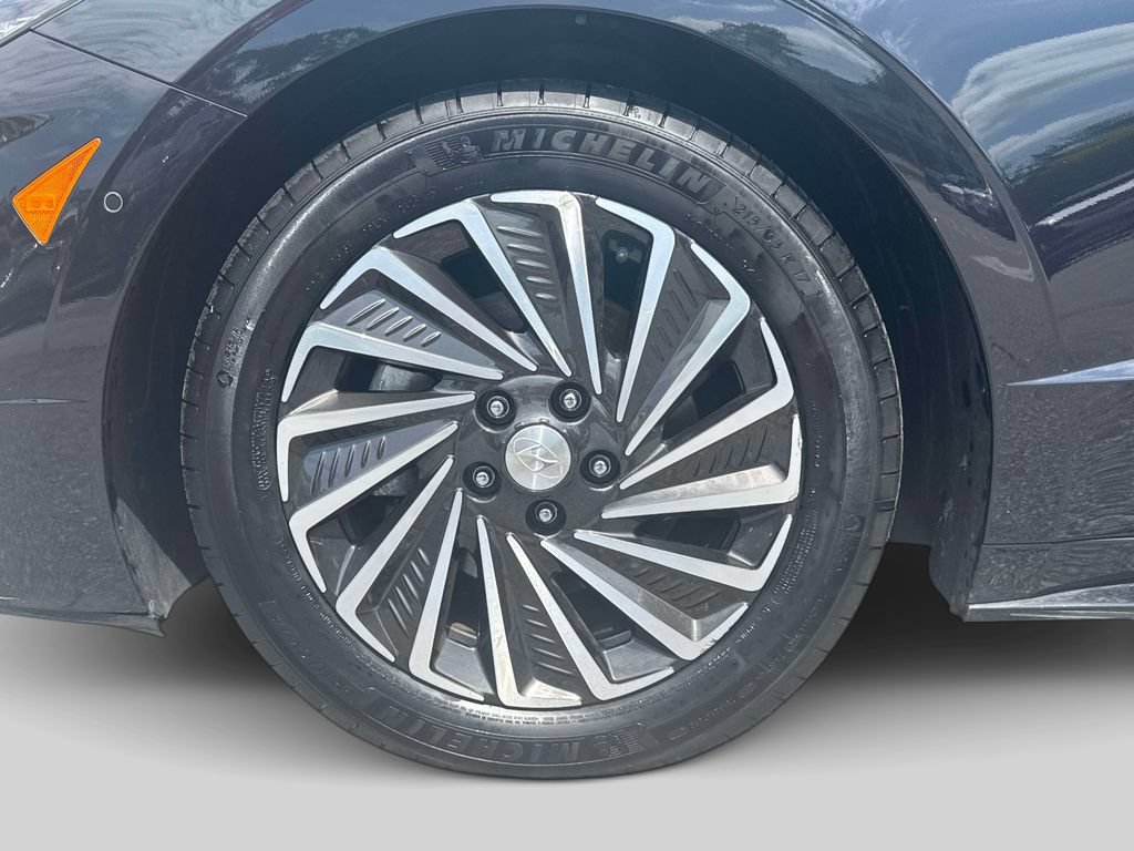 Certified 2023 Hyundai Sonata Limited FWD image 9