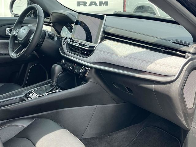 Used 2023 Jeep Compass Latitude image 24