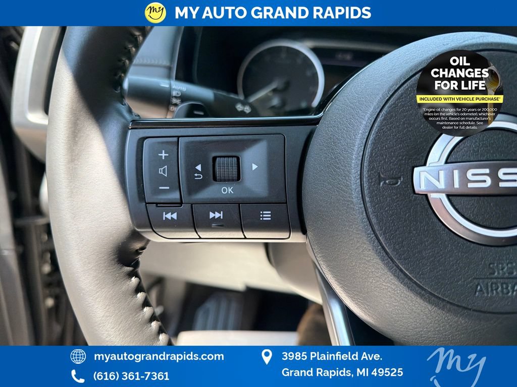 Used 2025 Nissan Pathfinder SL AWD/4WD image 15