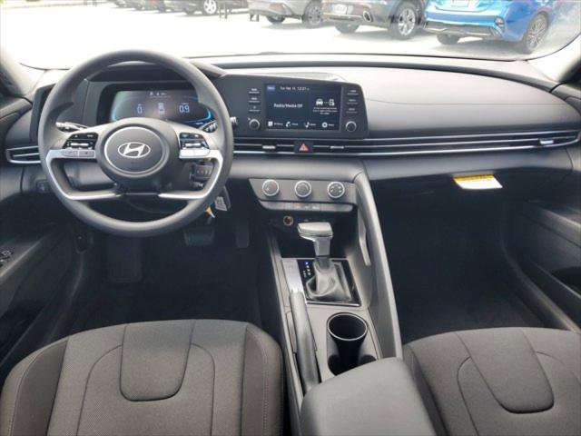 New 2025 Hyundai Elantra SE image 7