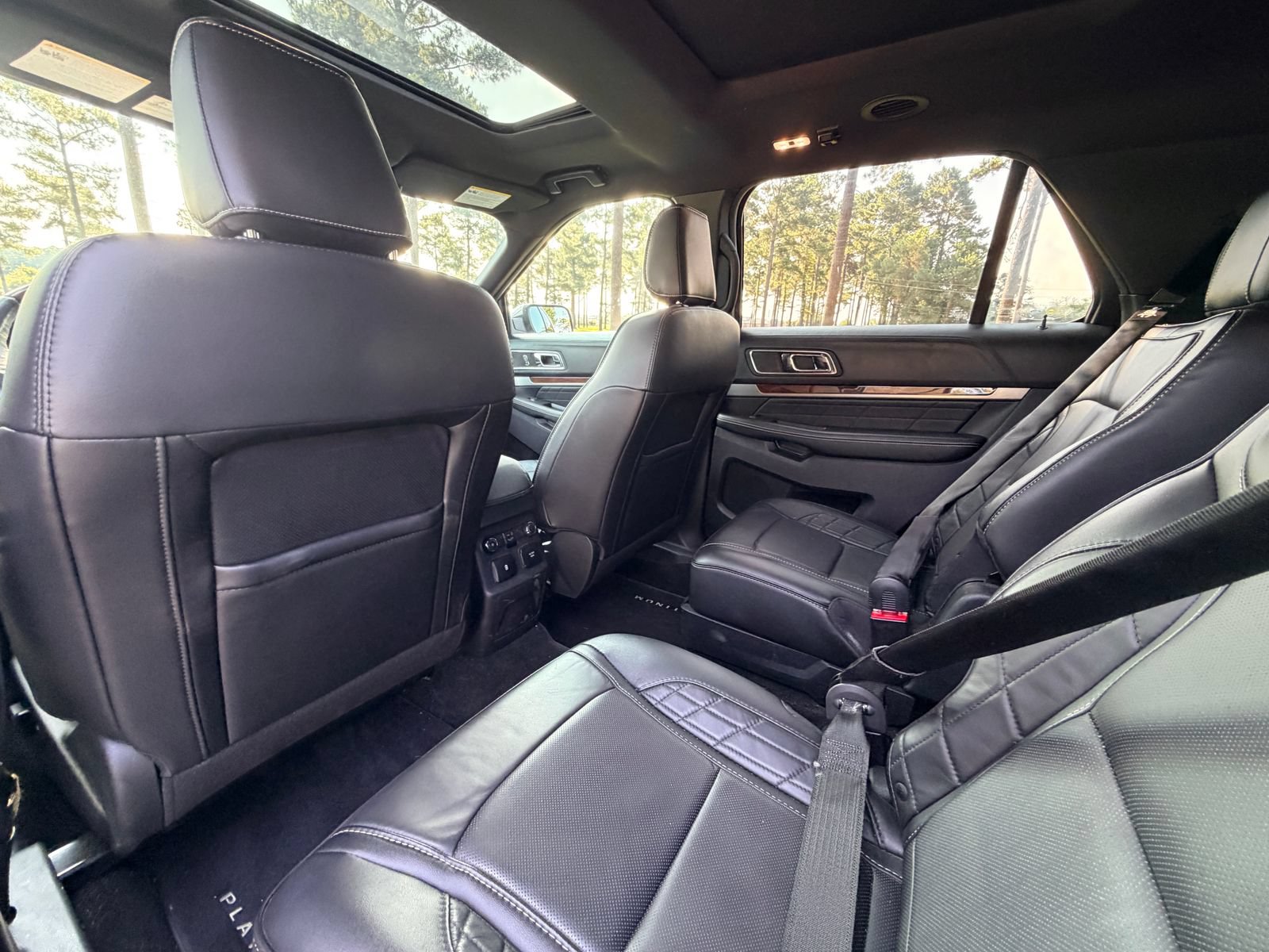 Used 2019 Ford Explorer Platinum AWD/4WD image 15