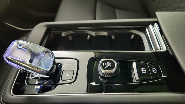 New 2026 Volvo XC90 T8 Core AWD/4WD image 17