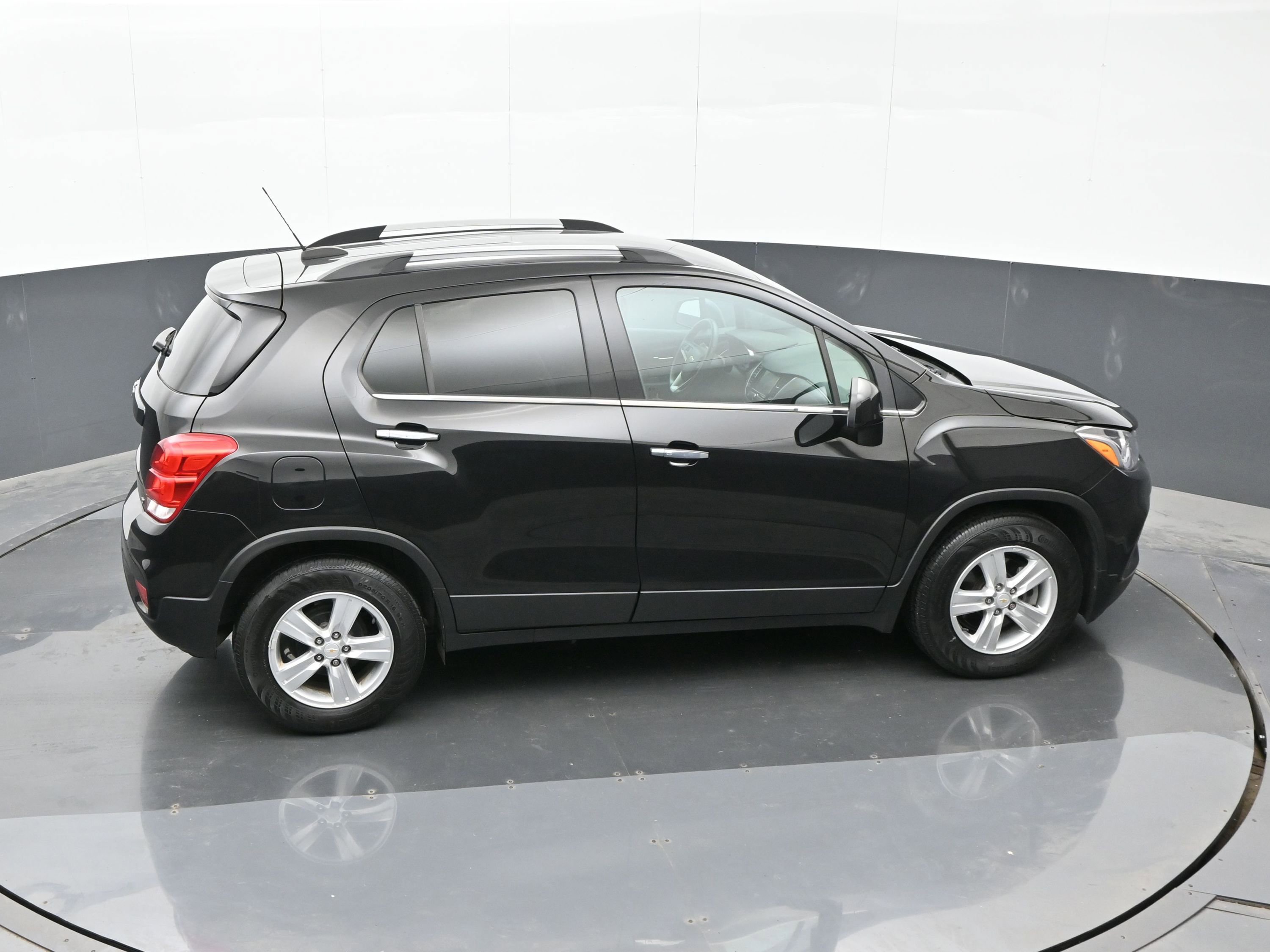 Used 2020 Chevrolet Trax LT w/ LT Convenience Package image 33