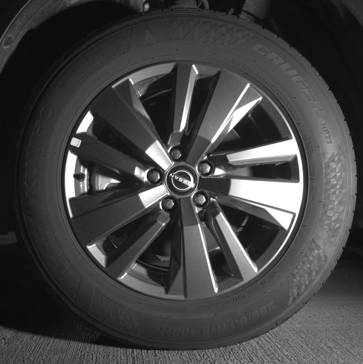 Used 2025 Nissan Pathfinder SV image 12