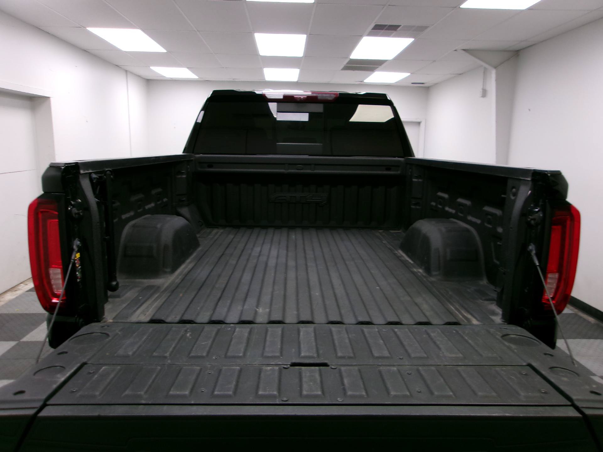 Used 2023 GMC Sierra 1500 AT4 w/ Technology Package AWD/4WD image 12