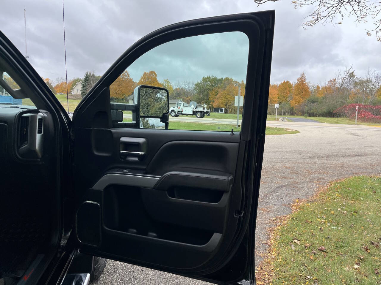 Used 2019 Chevrolet Silverado 2500 LTZ image 34
