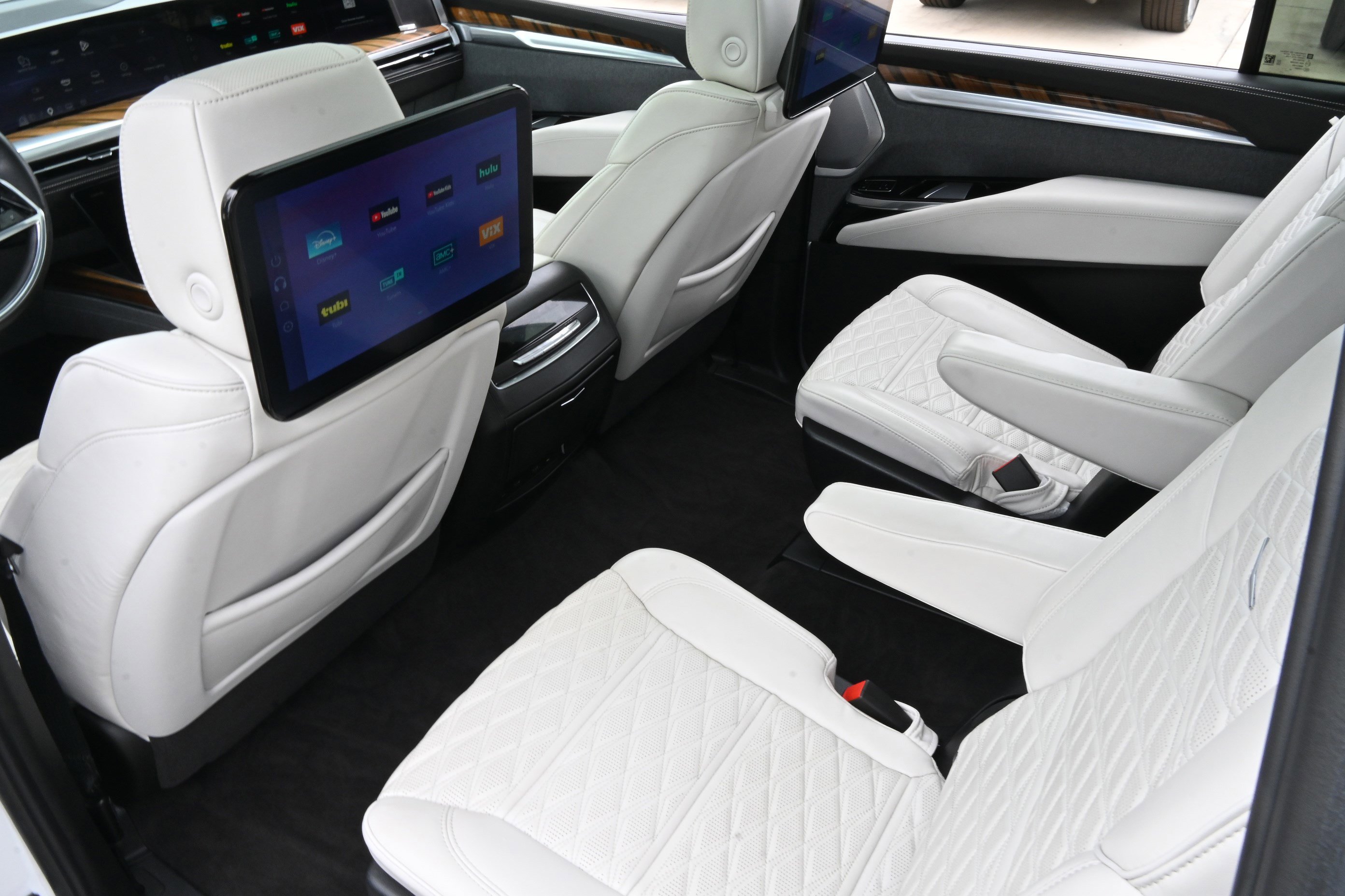 Used 2025 Cadillac Escalade ESV Premium Luxury Platinum AWD/4WD image 13