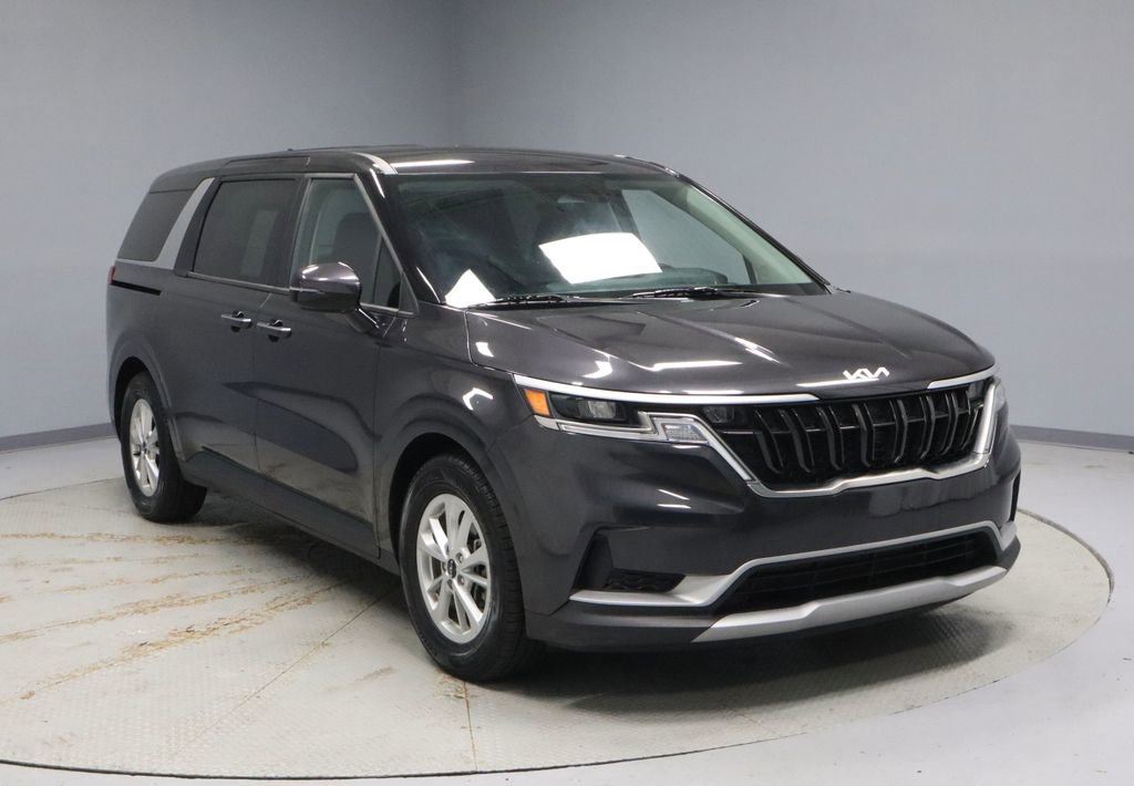 Used 2024 Kia Carnival LX FWD image 1