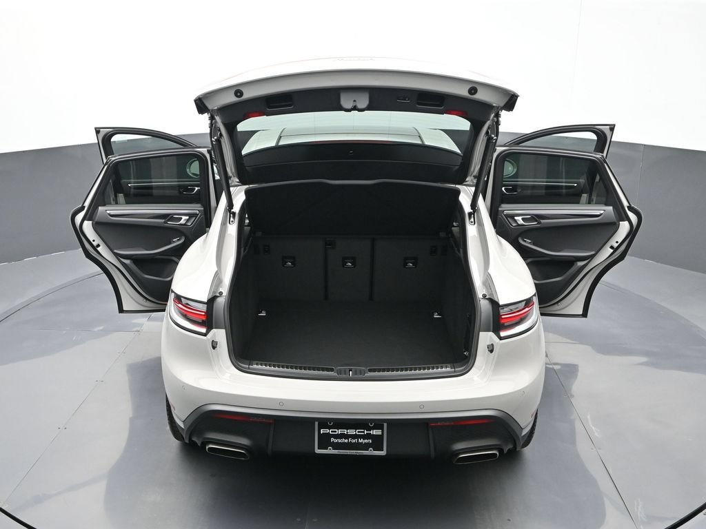 Certified 2026 Porsche Macan AWD/4WD image 28