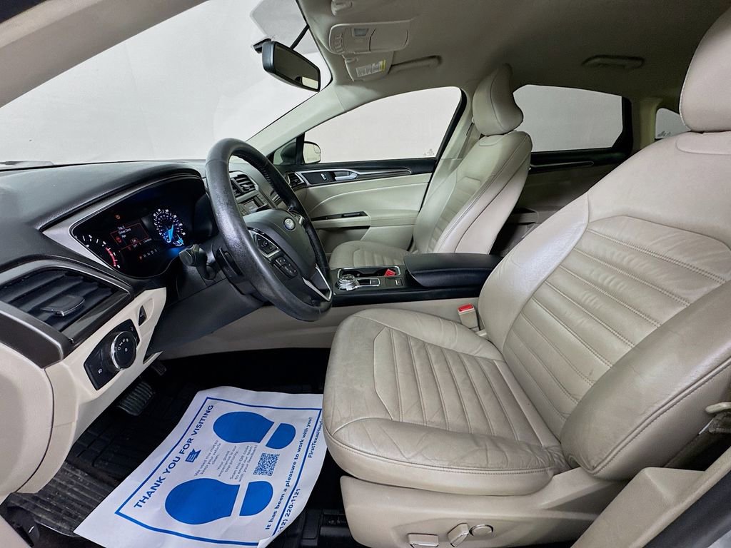 Used 2017 Ford Fusion SE FWD image 24