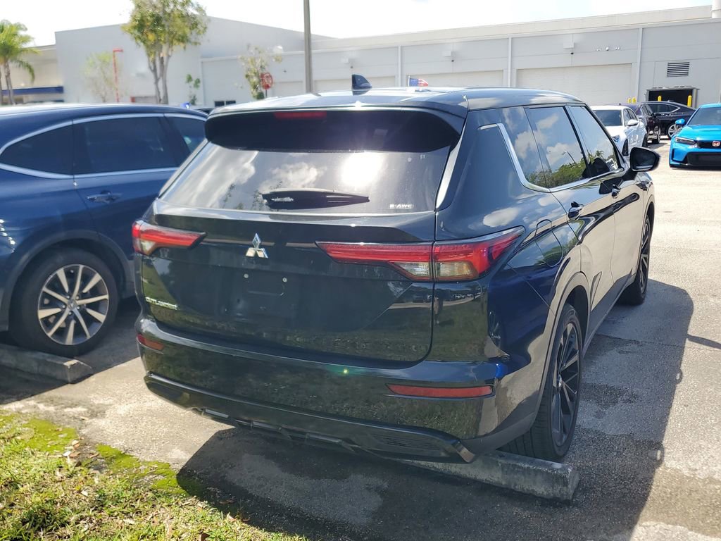 Used 2022 Mitsubishi Outlander SEL Black Edition image 8