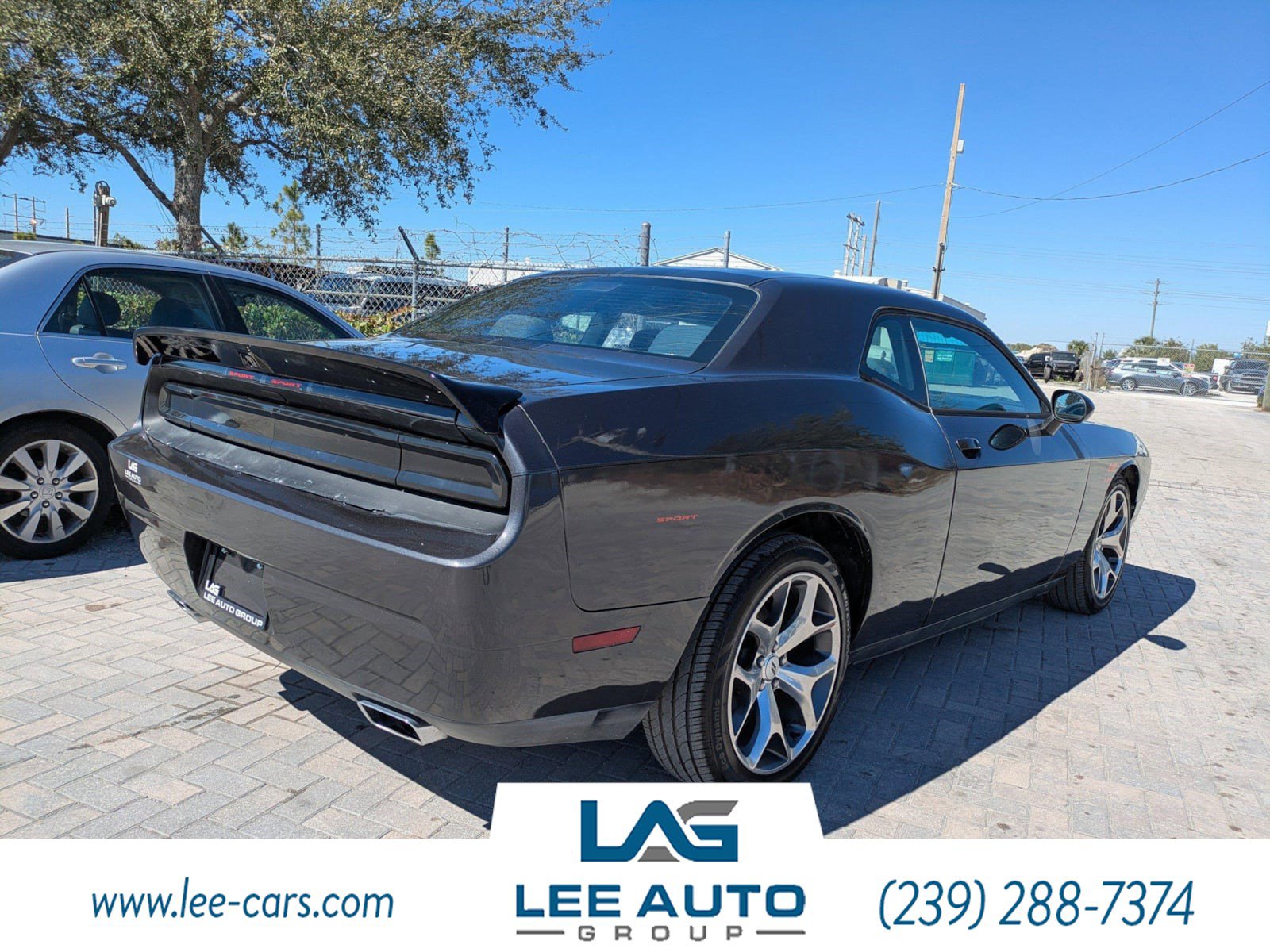 Used 2014 Dodge Challenger SXT RWD image 3