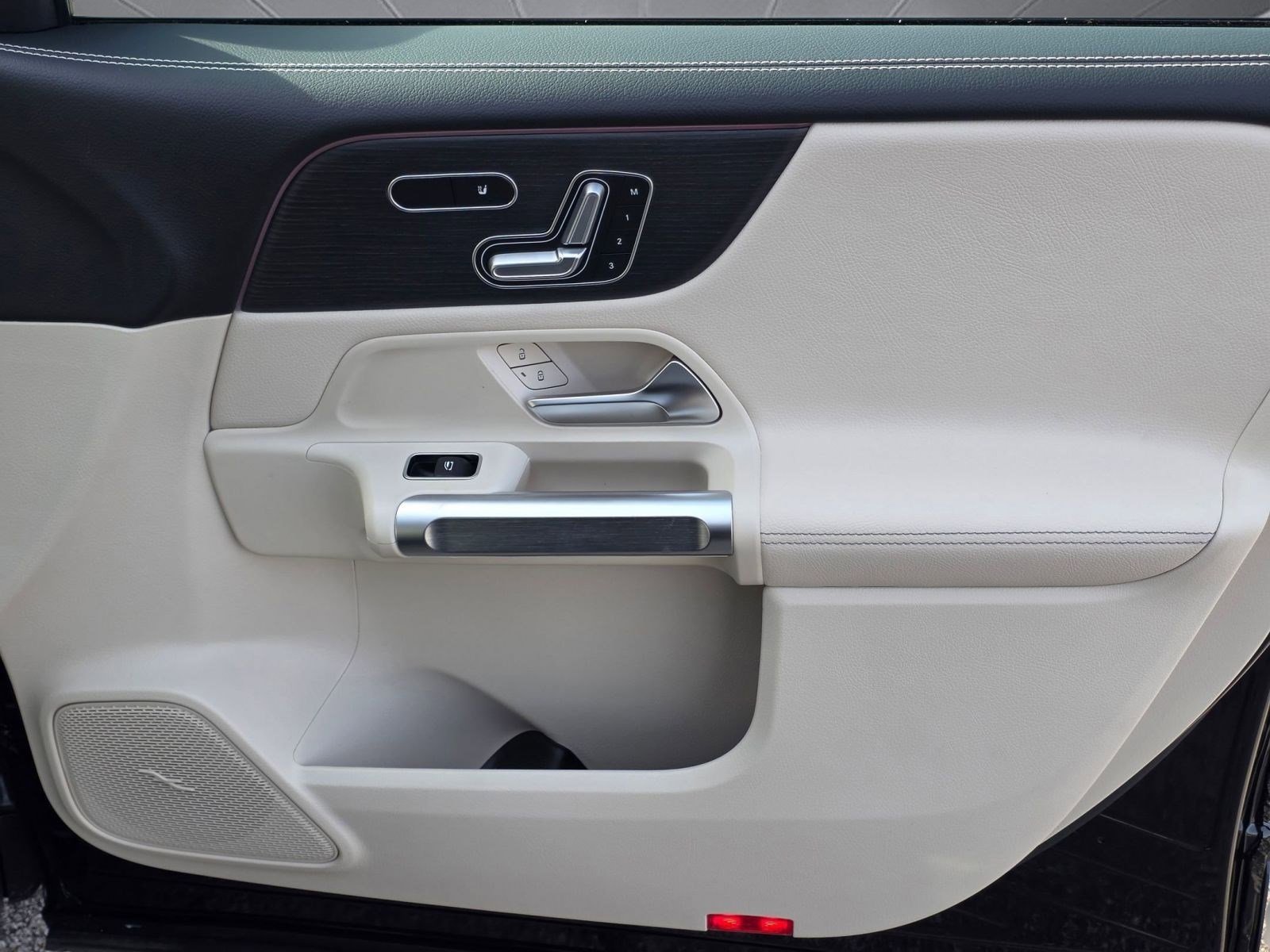 New 2026 Mercedes-Benz GLB 250 4MATIC image 12