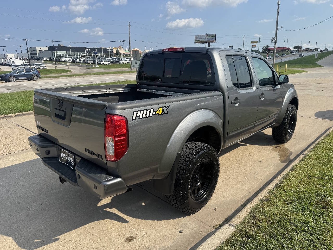 Used 2018 Nissan Frontier PRO-4X AWD/4WD image 5