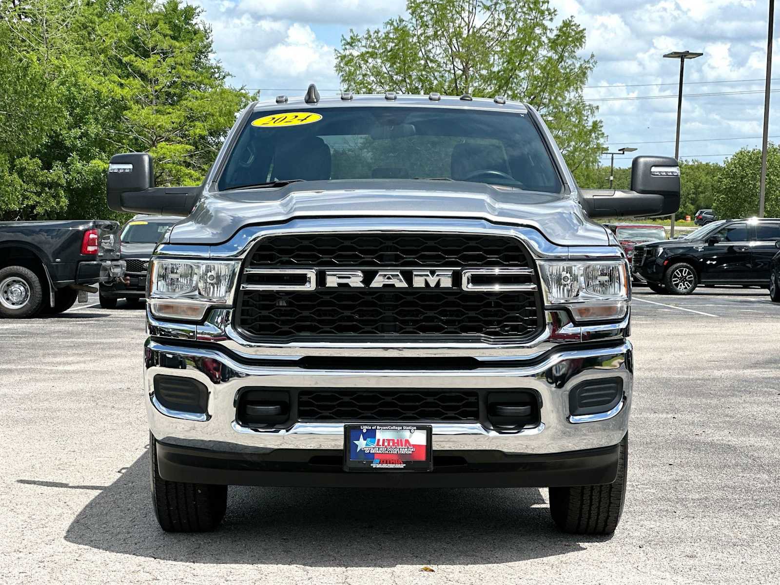 Used 2024 RAM 3500 Tradesman w/ Chrome Appearance Group image 10