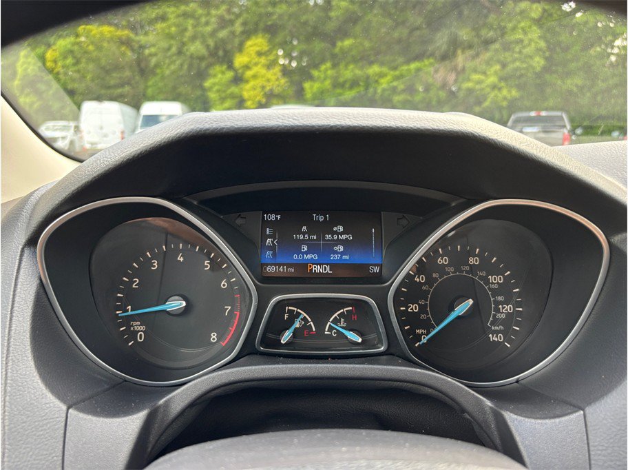 Used 2015 Ford Focus SE FWD image 17