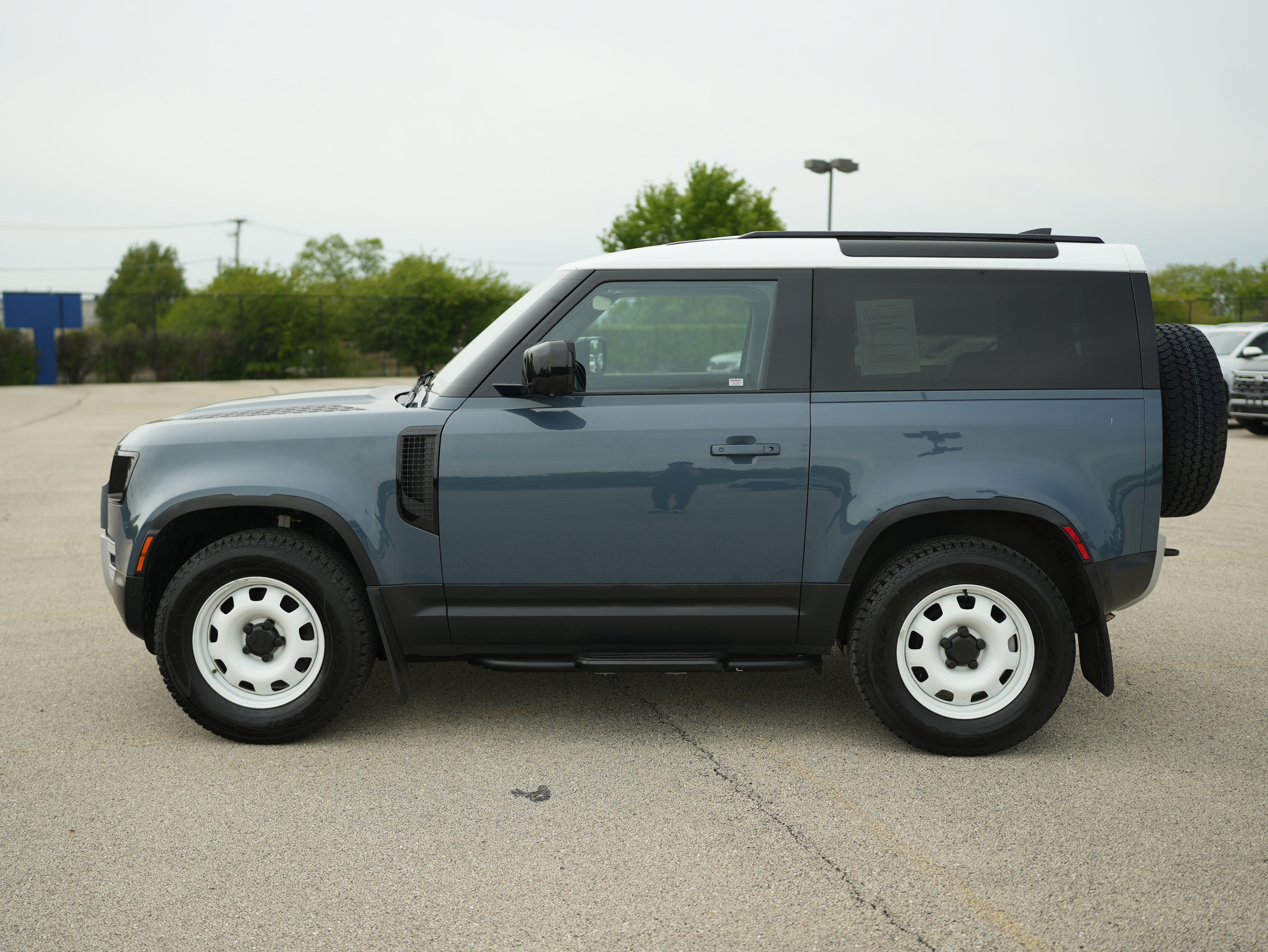 Used 2022 Land Rover Defender 90 AWD/4WD image 10