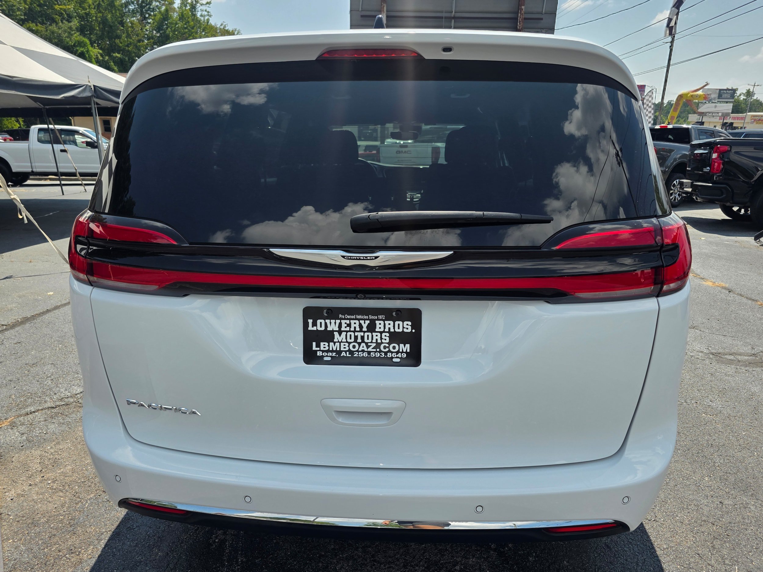 Used 2024 Chrysler Pacifica Touring FWD image 6