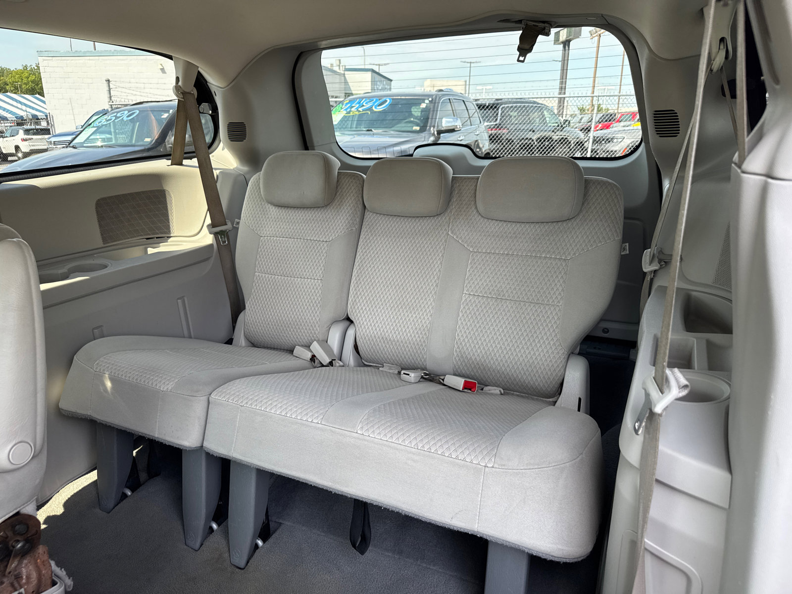 Used 2009 Chrysler Town & Country LX image 6