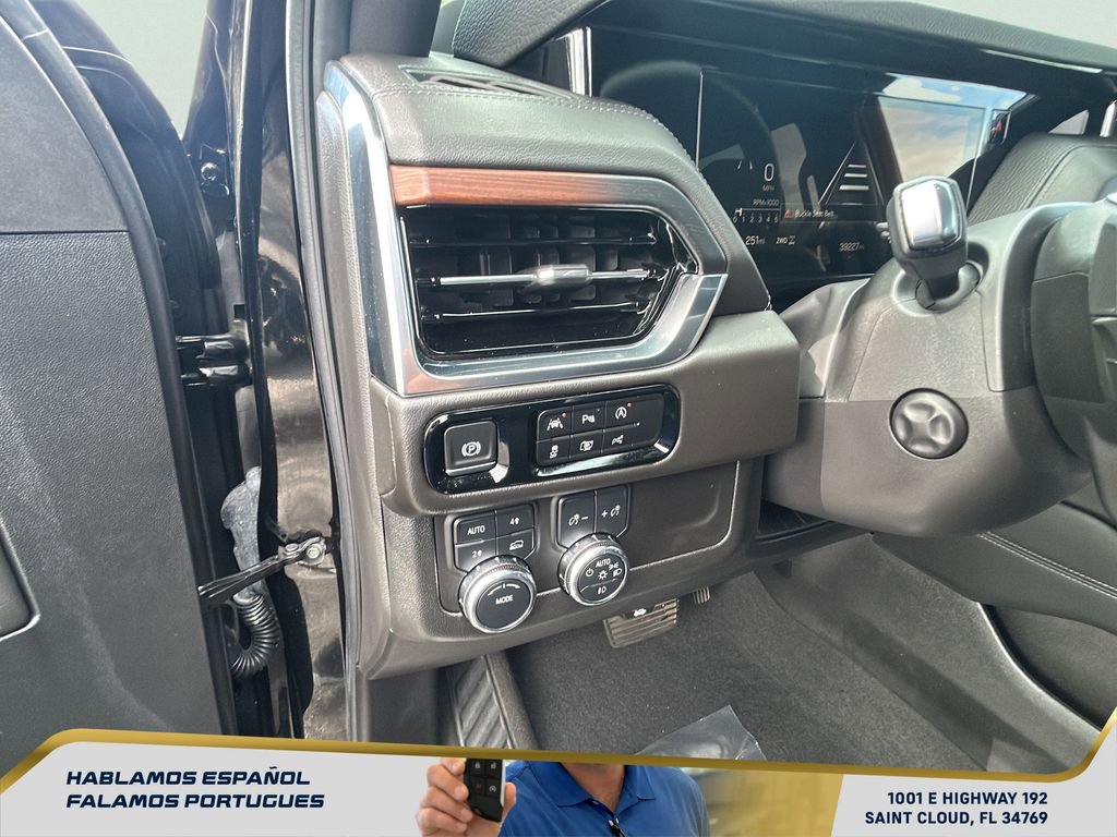 Used 2025 GMC Yukon XL Denali image 17