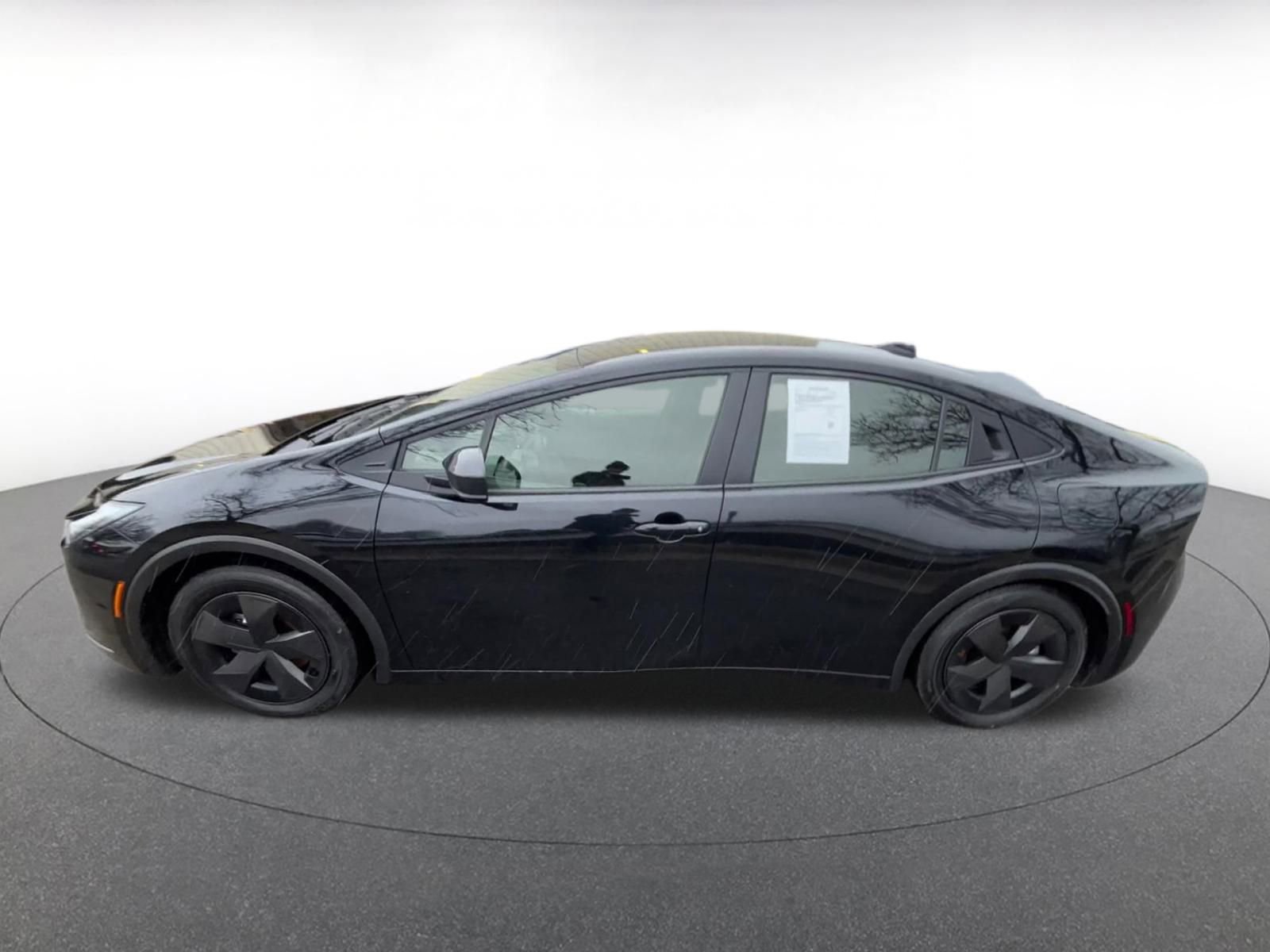 Used 2025 Toyota Prius LE image 10